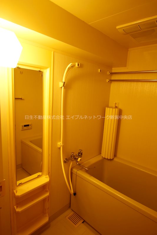 バス・シャワールーム　新潟には欠かせない追い焚き・浴室乾燥つき♪