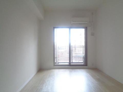 居室・リビング　室内