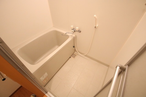 バス・シャワールーム　※同間取り別号室の写真です。