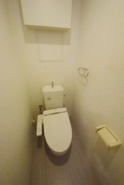 トイレ　温水洗浄便座