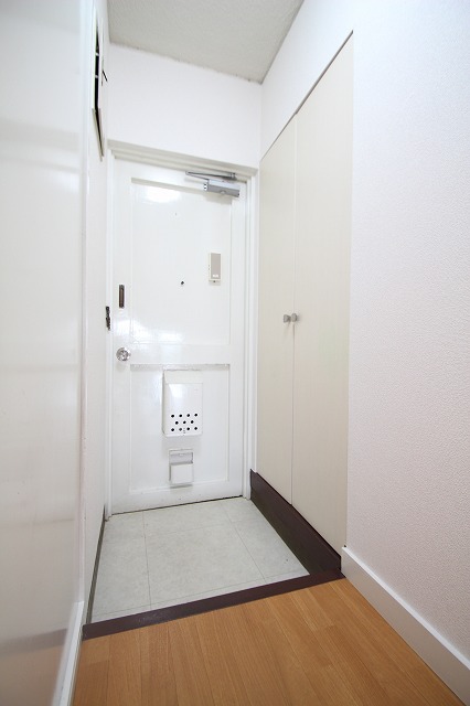 玄関　同物件別室です。