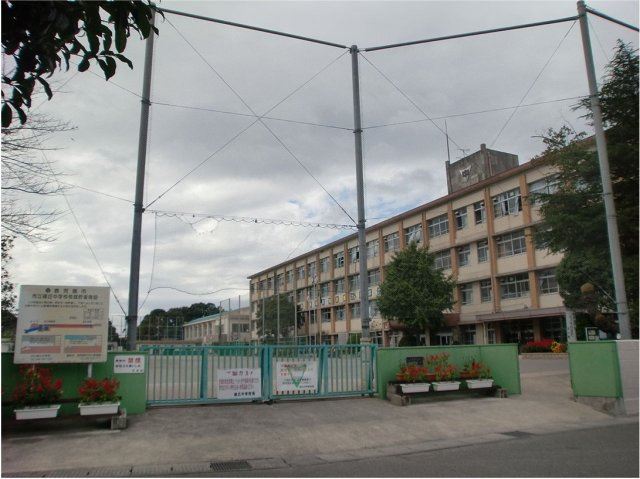 中学校　緑丘中学校（中学校）まで2300m