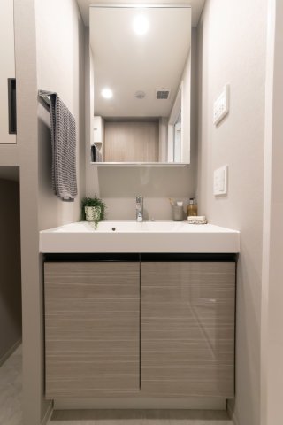 洗面設備　独立洗面台あり、毎朝おしゃれに忙しい女性の方におすすめです