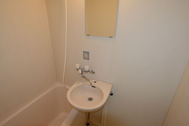 洗面設備　浴室内に洗面台付き！