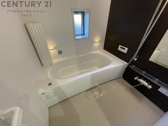 バス・シャワールーム　約1坪サイズのお風呂♪浴室乾燥機付き♪