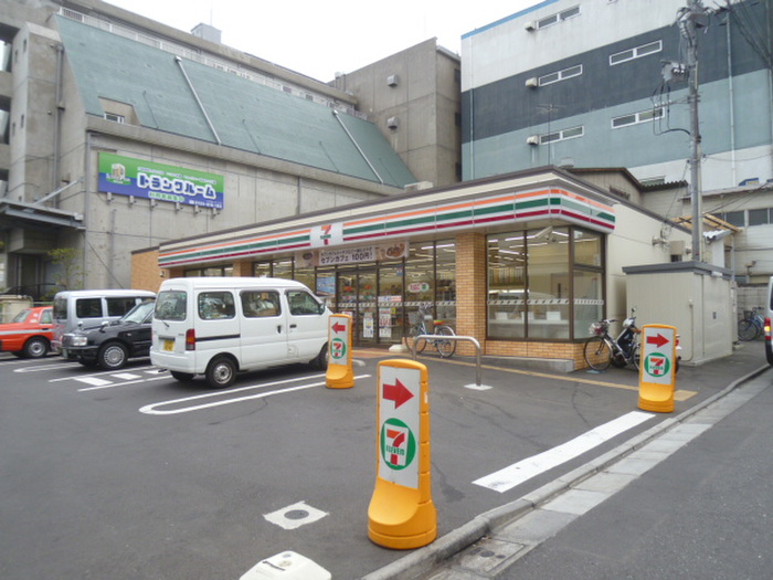 コンビニ　セブンイレブン（コンビニ）まで50m