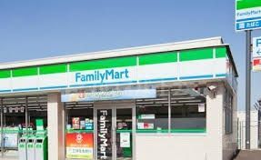 コンビニ　ファミリーマートおおたかの森店（コンビニ）まで120m