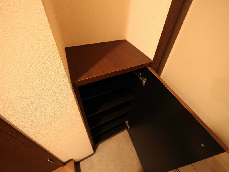 玄関　玄関　シューズボックス付