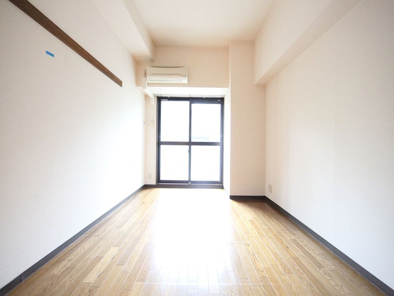 バルコニー　洋室7.7帖　2面採光　エアコン完備　バルコニー