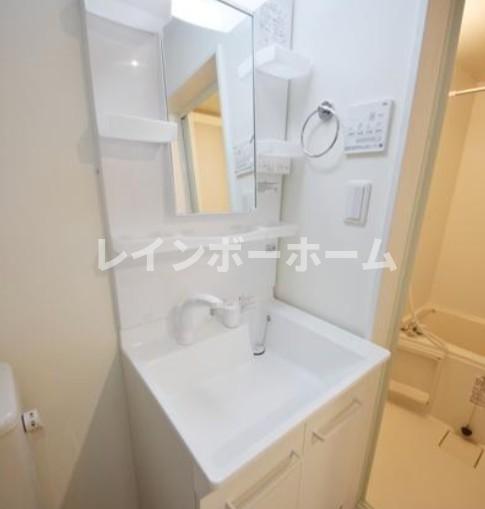 洗面設備　コンパクトで使いやすい洗面所