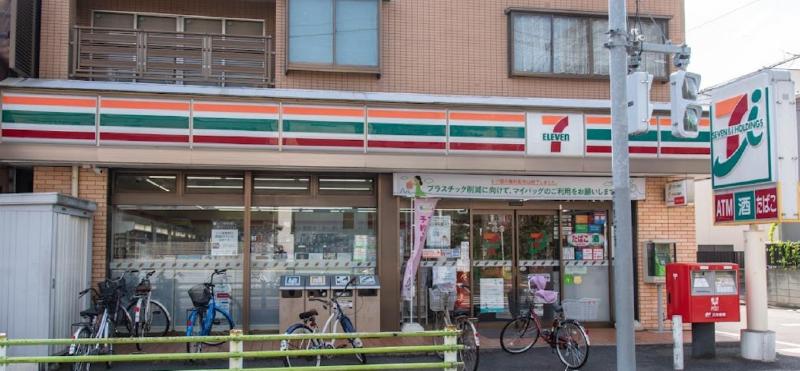 コンビニ　セブンイレブン（コンビニ）まで550m