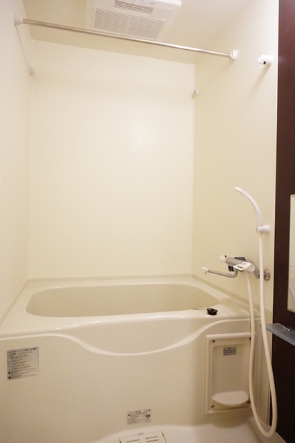 バス・シャワールーム　バストイレ別！湯船につかることで日頃の疲れを癒せます♪