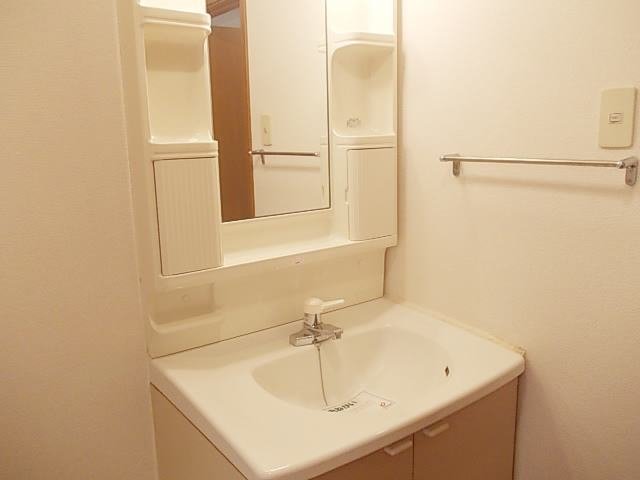 洗面設備　コンパクトで使いやすい洗面所