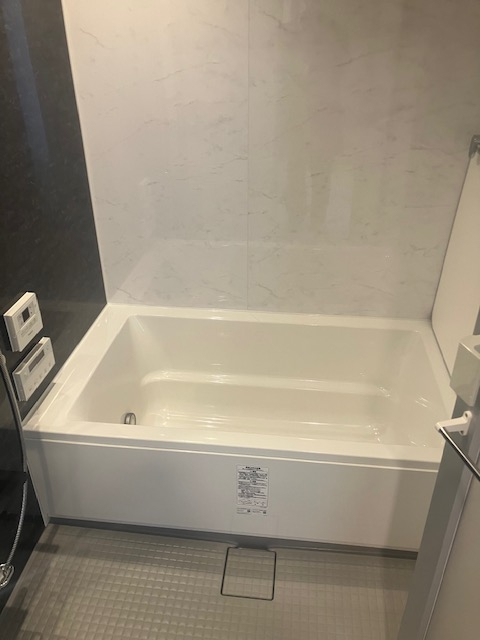 バス・シャワールーム　落ち着いた空間のお風呂です