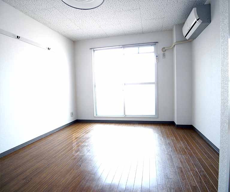 居室・リビング　明るいお部屋です。