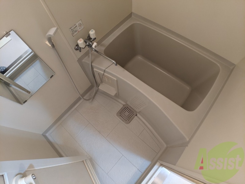 バス・シャワールーム　お風呂になります。一日の疲れを癒してくださいね。