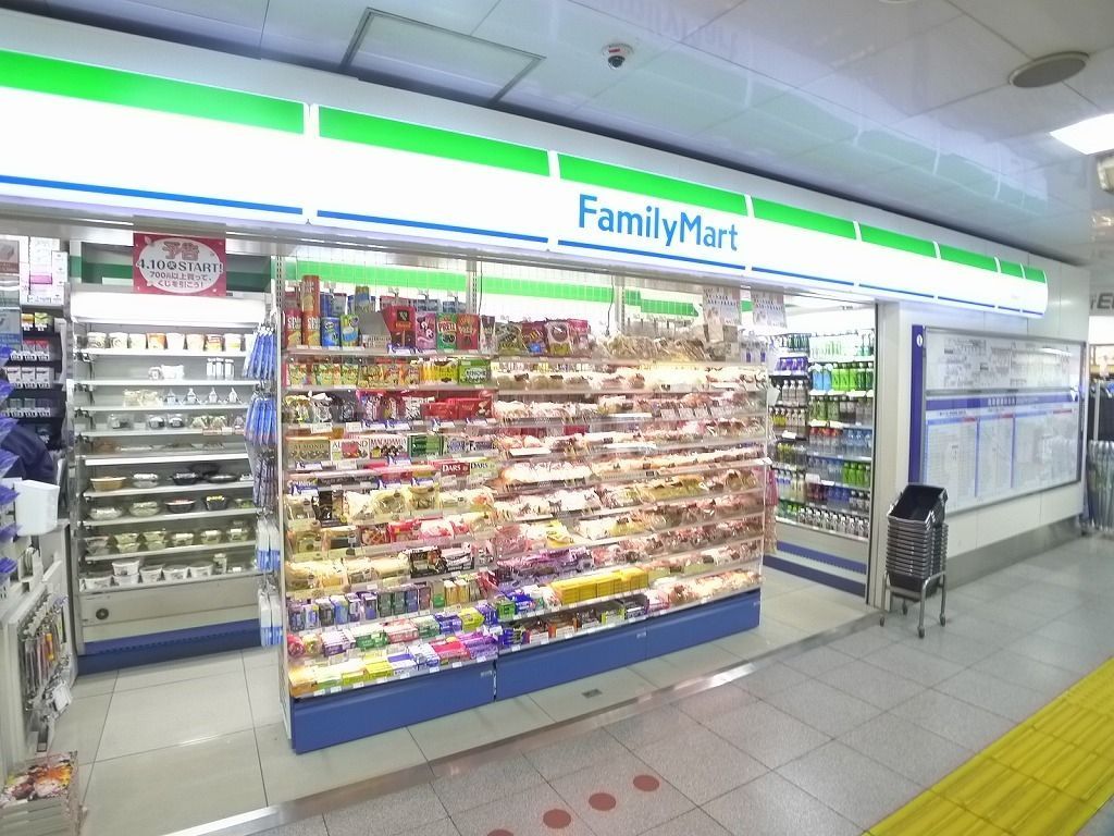 コンビニ　ファミリーマート青砥駅店（コンビニ）まで50m