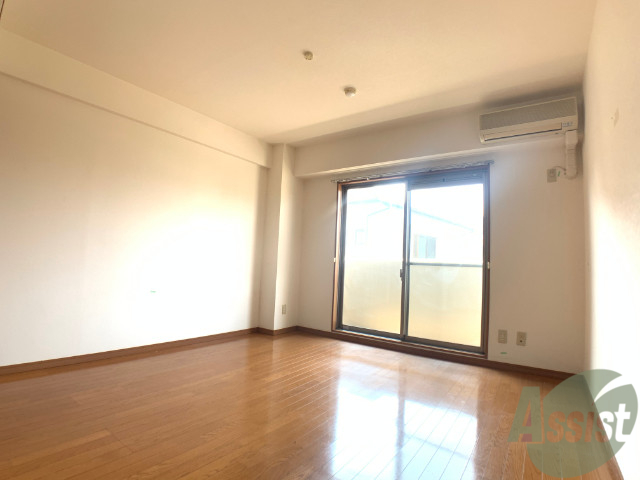 居室・リビング　８．１帖の洋室です。生活のメインとなる部屋ですね。