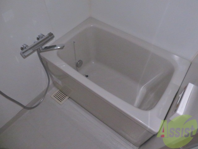 バス・シャワールーム　バスルームはこちらです。広々としてゆったり休めます。