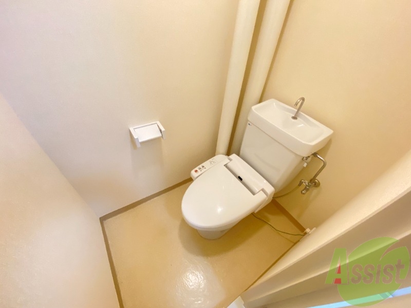 トイレ　こちらはトイレになります。ウォシュレットが付いています。