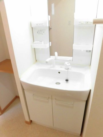 洗面設備　使いやすい洗面所です