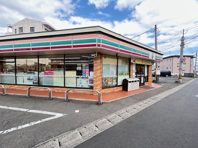 コンビニ　セブンイレブン仙台遠見塚3丁目店（コンビニ）まで80m