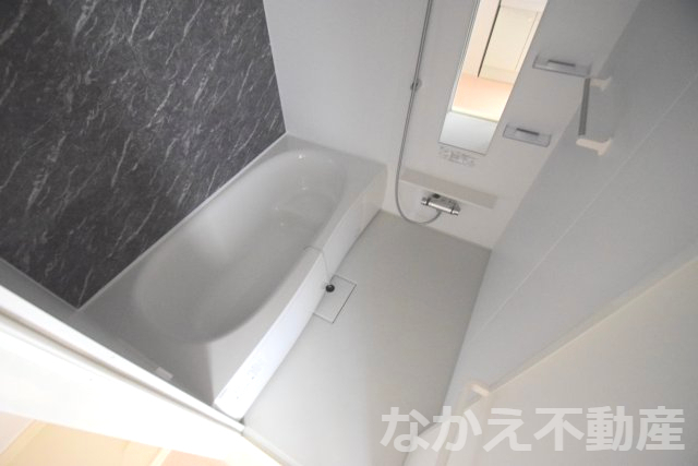 バス・シャワールーム　コンパクトで使いやすいお風呂です