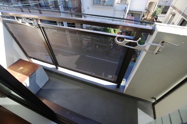 バルコニー　開放的で明るい空間を演出してくれるバルコニーです