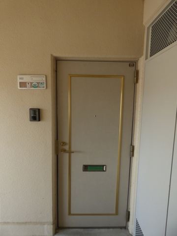 玄関　※写真は他号室です