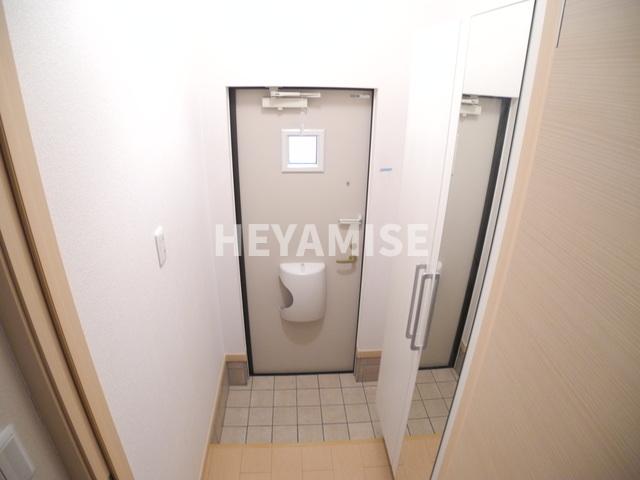 玄関　※室内画像は別号室のもの