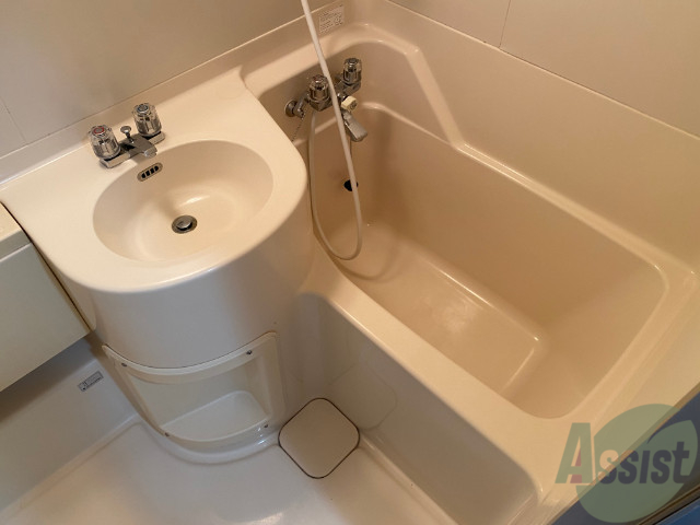 バス・シャワールーム　ゆったりくつろげる広さのあるお風呂となっております