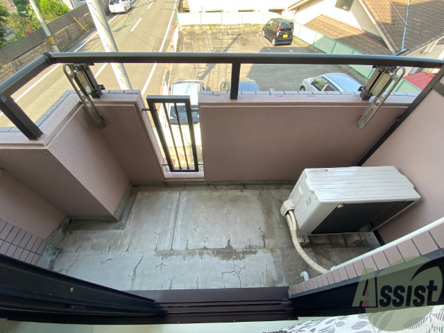 バルコニー　バルコニーも、日当たり良く、広くて使いやすそうです