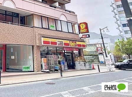 コンビニ　デイリーヤマザキ上千歳町通り店（コンビニ）まで220m