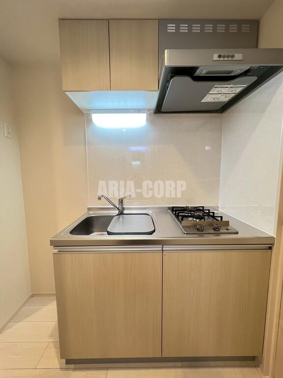 キッチン　人気の２口コンロ、お料理や洗い物時に役立つ補助プレート付です