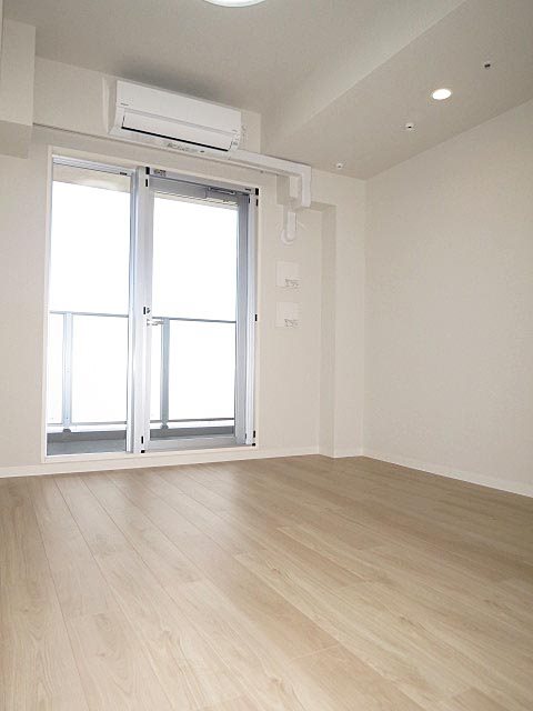 居室・リビング　室内写真は同タイプ別号室です