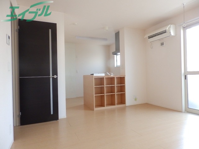 居室・リビング　同型参考写真