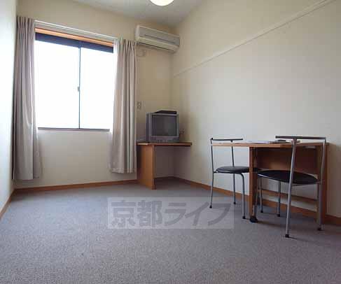 居室・リビング　家具もそろったお部屋です。