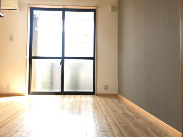 居室・リビング　室内