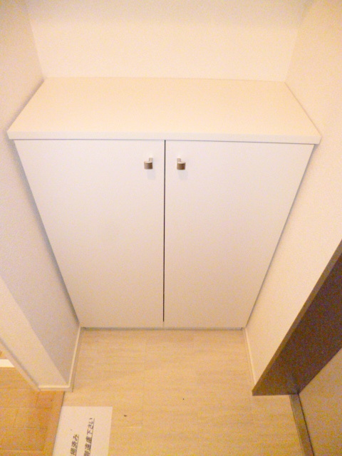 玄関　★たっぷり収納シューズＢＯＸ付き★