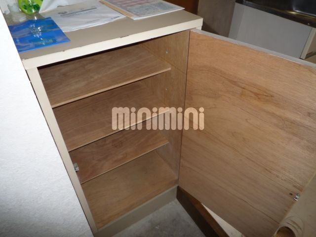 玄関　高さの調節出来る下駄箱です。