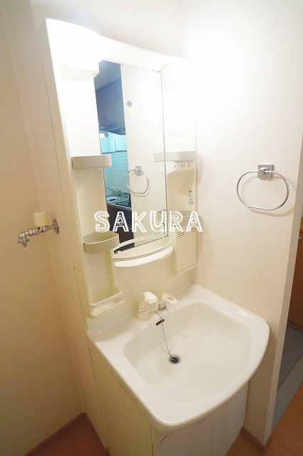 洗面設備　身支度に欠かせない独立洗面台♪