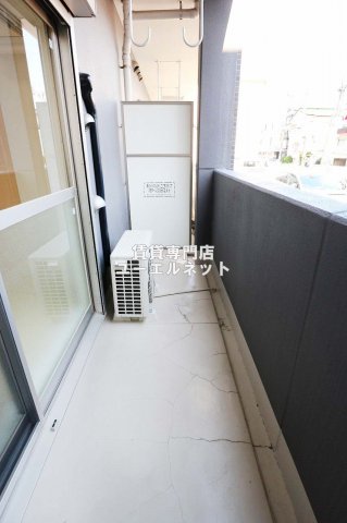 バルコニー　バルコニー付きで採光＆風通し良好！