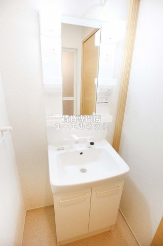 洗面設備　清潔感ある独立洗面台で毎日気持ちよく♪