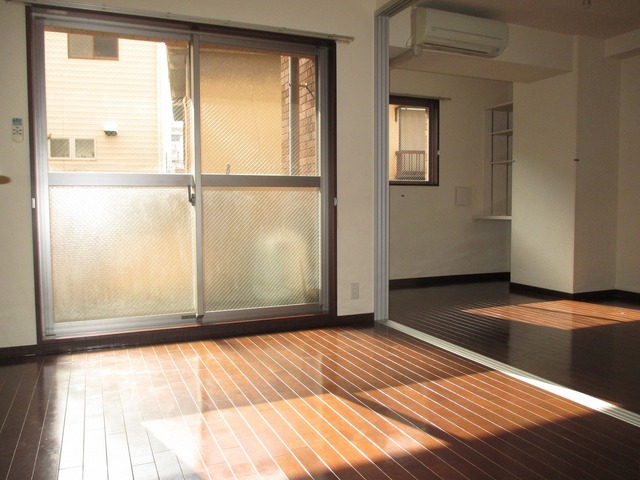 居室・リビング　明るくキレイなお部屋です