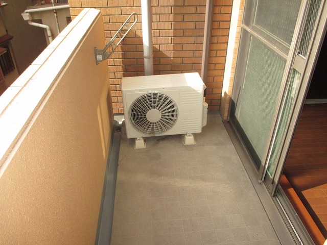 バルコニー　日当たりの良いバルコニーです