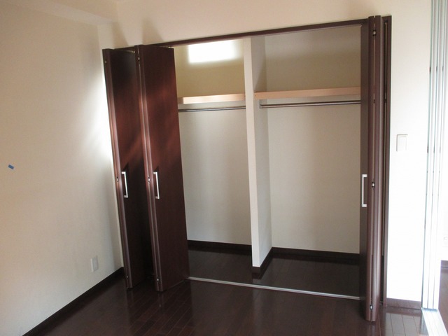 収納　大切な衣類を収納できる大型クローゼットです