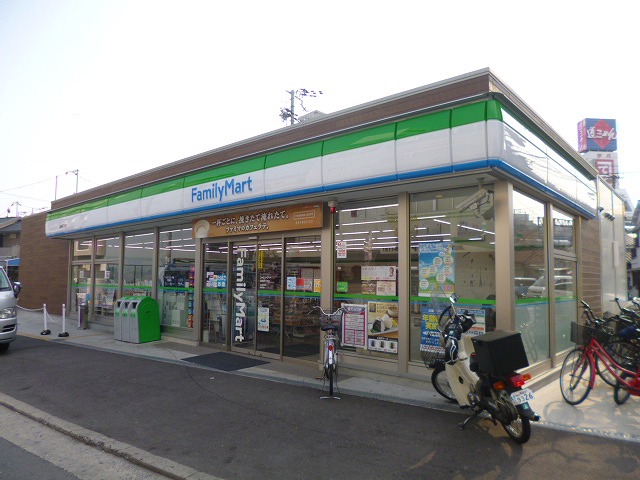 コンビニ　ファミリーマート 淡路四丁目店（コンビニ）まで255m