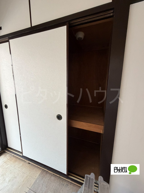 収納　内装中の画像になります