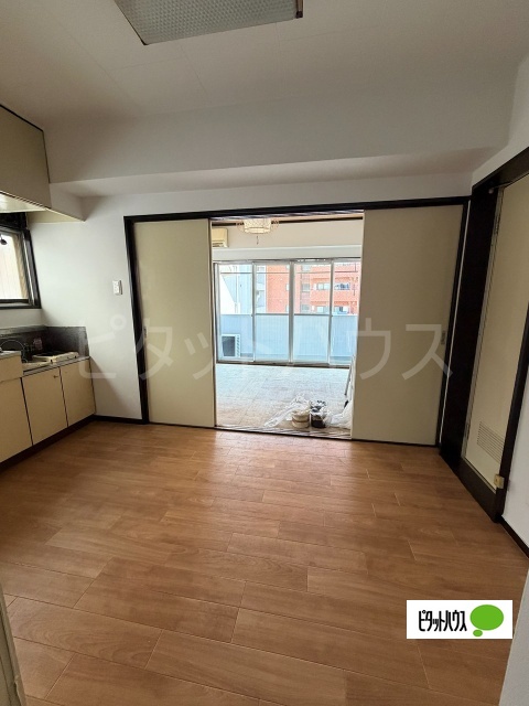 居室・リビング　内装中の画像になります