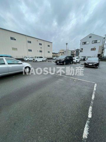 駐車場　駐車場に車を止められます